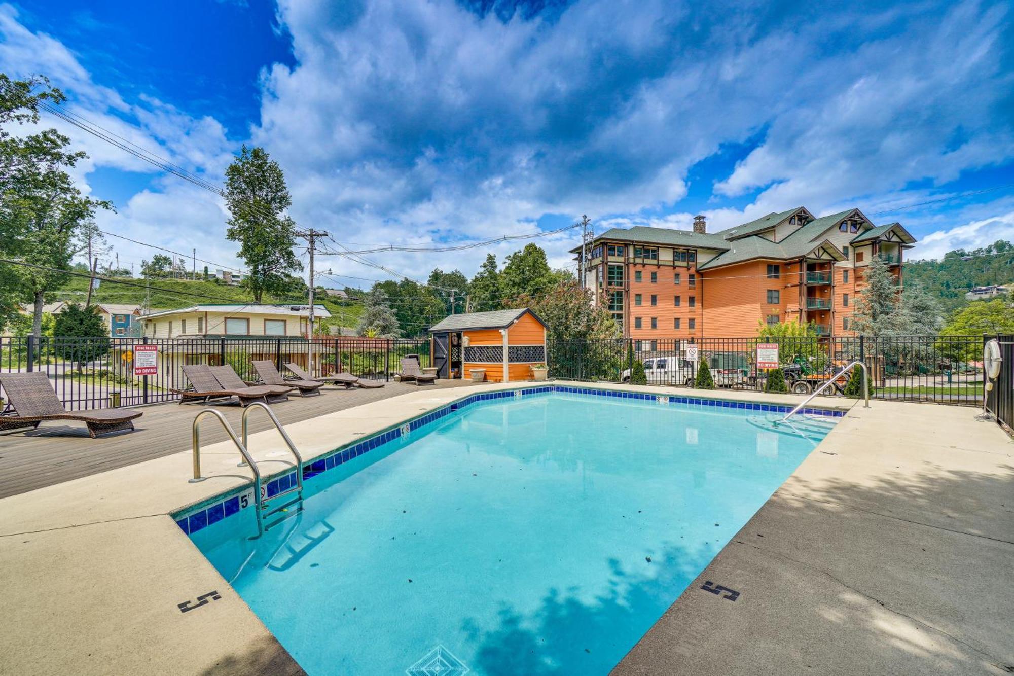 Downtown Gatlinburg Condo With Mountain-View Balcony Exterior foto