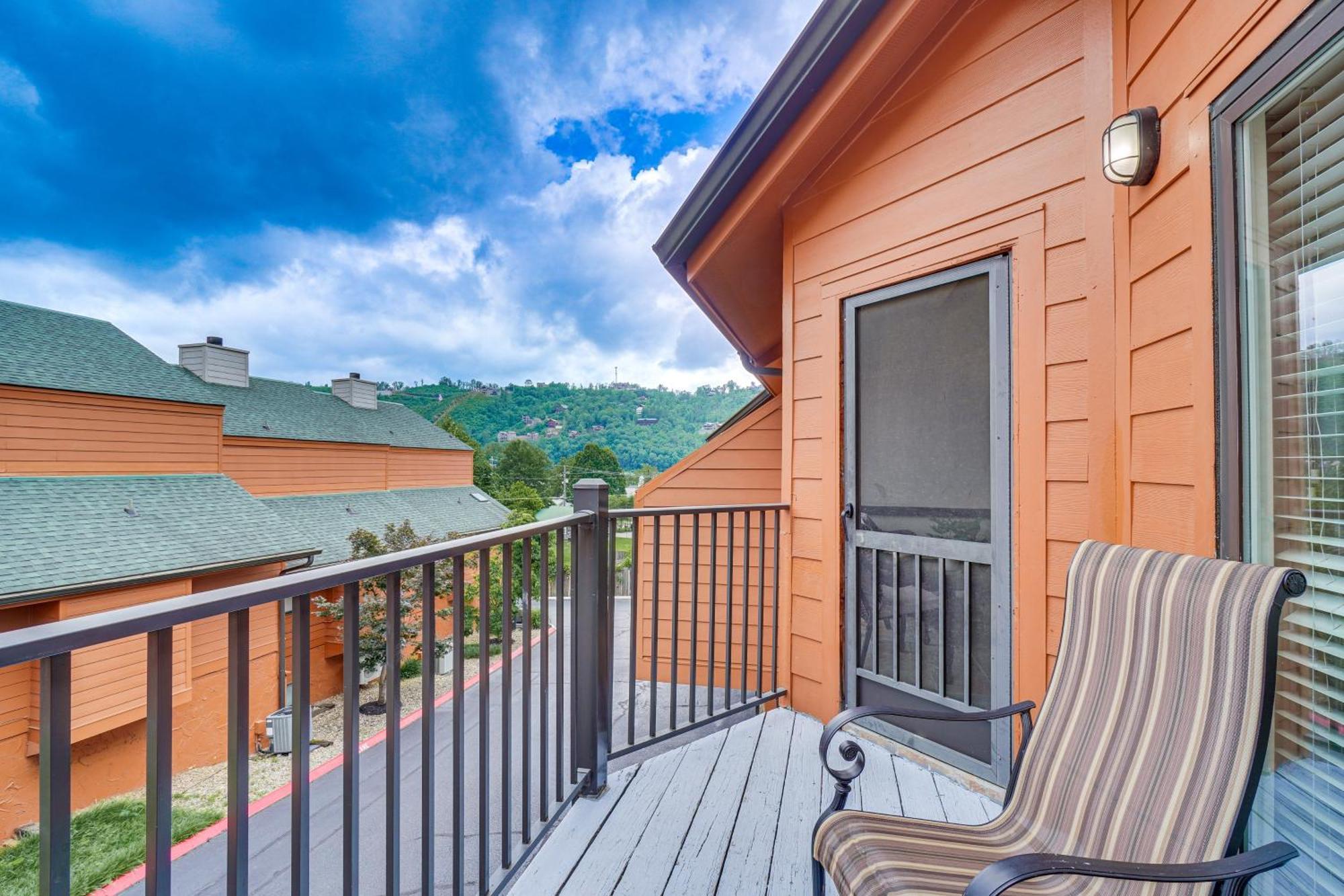 Downtown Gatlinburg Condo With Mountain-View Balcony Exterior foto